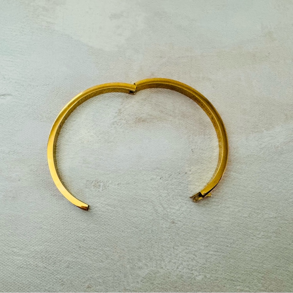 Kate spade Gold, Orange “Spot The Spade” Enamel Hinged Bangle Bracelet - Picture 6 of 8